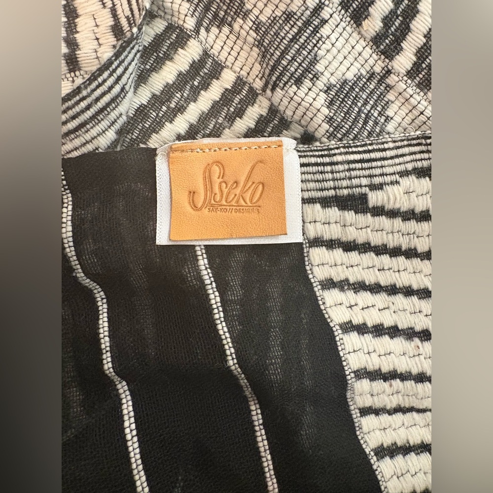 Hand Woven in Ethiopia • Women's Scarf/Shawl - Picture 4 of 5